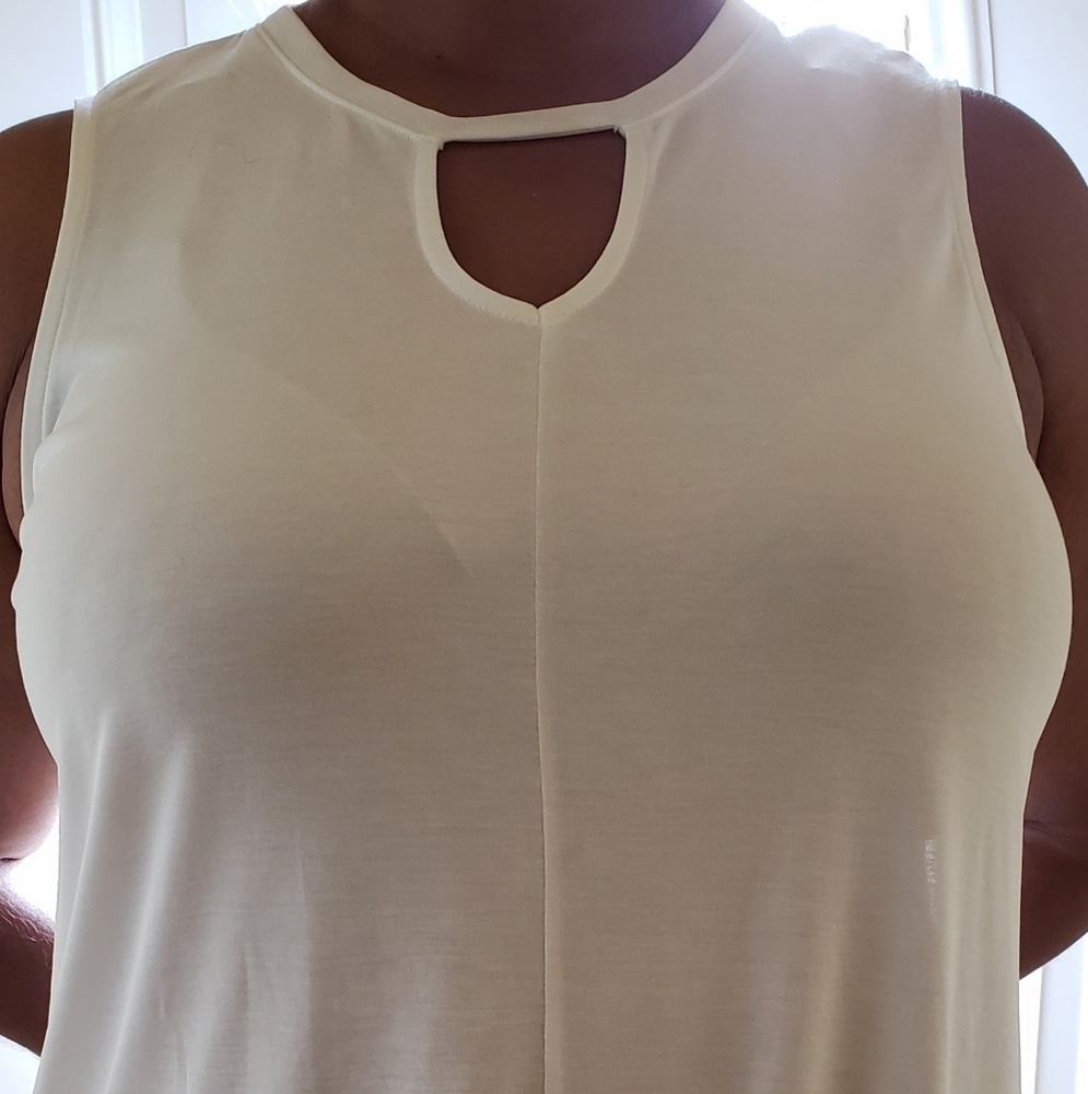🌟 Ivory Keyhole Tank Top - Picture 4 of 5